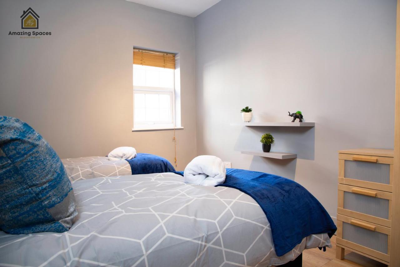 City Centre 2 Bed Flat Sleeps 3 For Work And Leisure With Free Wifi By Amazing Spaces Relocations Ltd Воррінгтон Екстер'єр фото