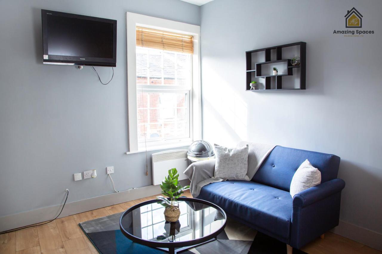 City Centre 2 Bed Flat Sleeps 3 For Work And Leisure With Free Wifi By Amazing Spaces Relocations Ltd Воррінгтон Екстер'єр фото