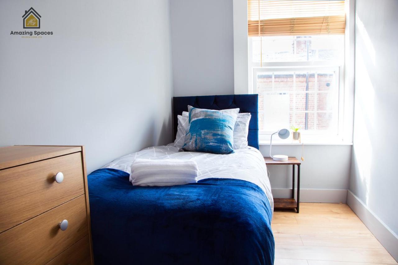 City Centre 2 Bed Flat Sleeps 3 For Work And Leisure With Free Wifi By Amazing Spaces Relocations Ltd Воррінгтон Екстер'єр фото