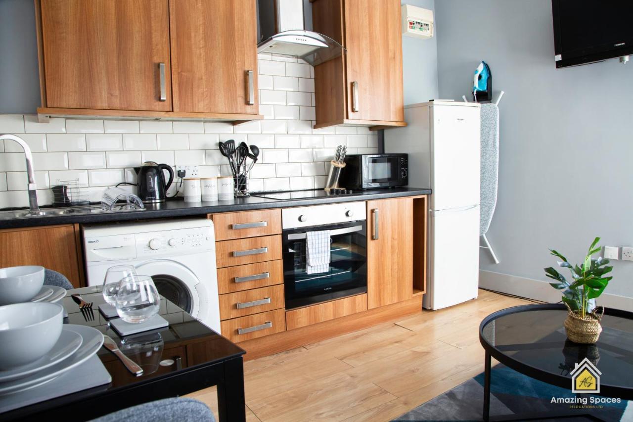 City Centre 2 Bed Flat Sleeps 3 For Work And Leisure With Free Wifi By Amazing Spaces Relocations Ltd Воррінгтон Екстер'єр фото