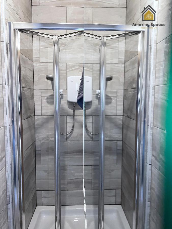 City Centre 2 Bed Flat Sleeps 3 For Work And Leisure With Free Wifi By Amazing Spaces Relocations Ltd Воррінгтон Екстер'єр фото