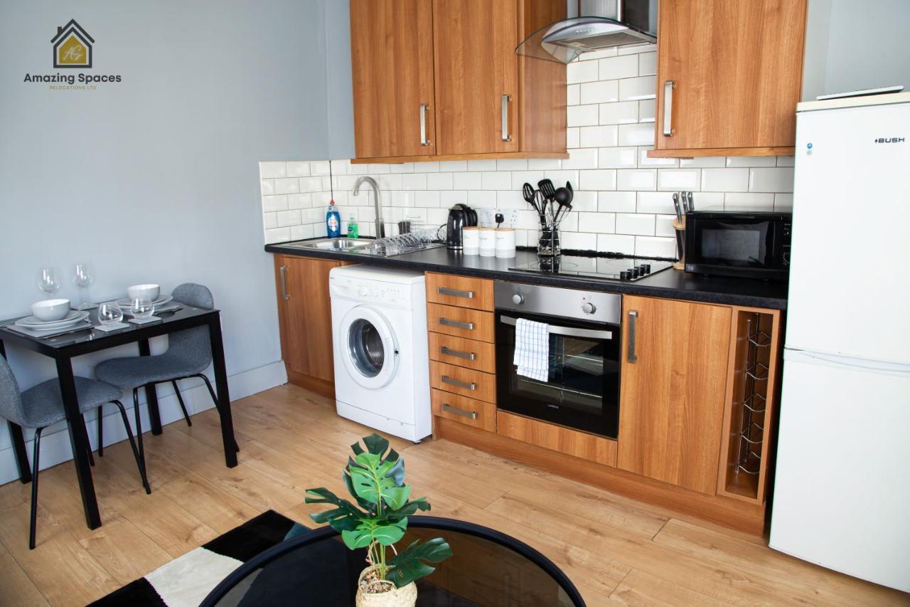City Centre 2 Bed Flat Sleeps 3 For Work And Leisure With Free Wifi By Amazing Spaces Relocations Ltd Воррінгтон Екстер'єр фото