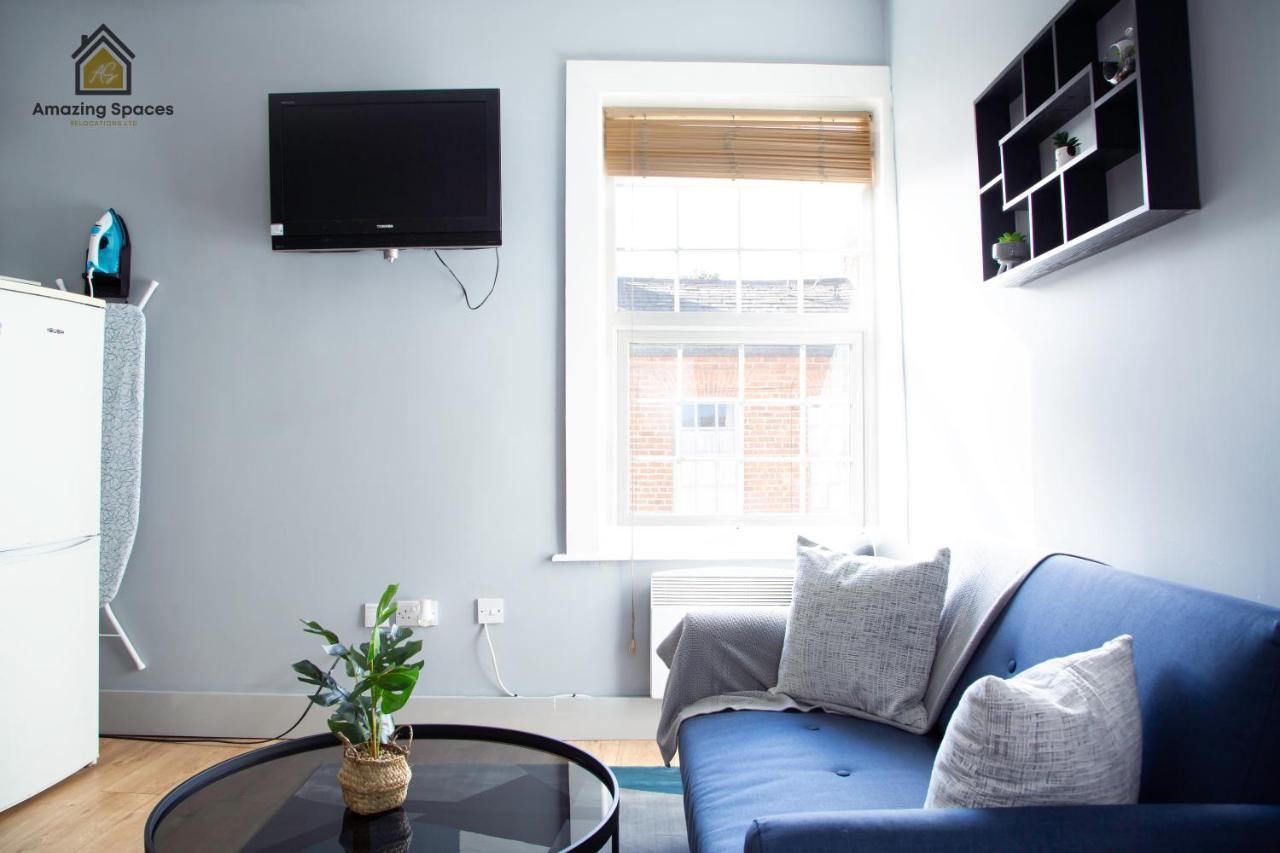 City Centre 2 Bed Flat Sleeps 3 For Work And Leisure With Free Wifi By Amazing Spaces Relocations Ltd Воррінгтон Екстер'єр фото